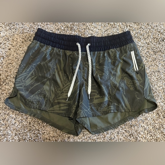 Vuori Pants - Vuori Shorts Size Medium EUC